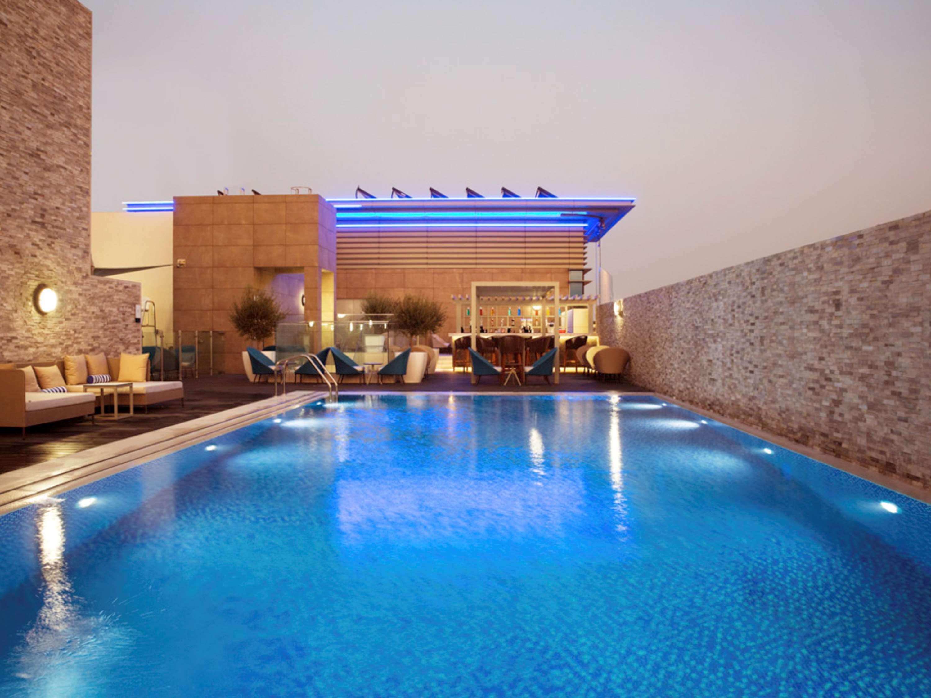 Novotel Bur Dubai - Healthcare City Exterior foto